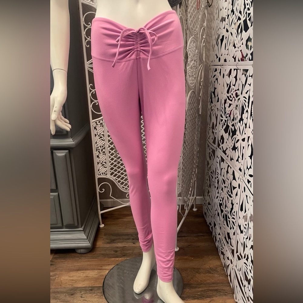 ADJUSTABLE WAIST
RUCHED LEGGINGS